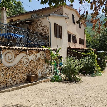 B&B Le Grette Gioia Dei Marsi Εξωτερικό φωτογραφία